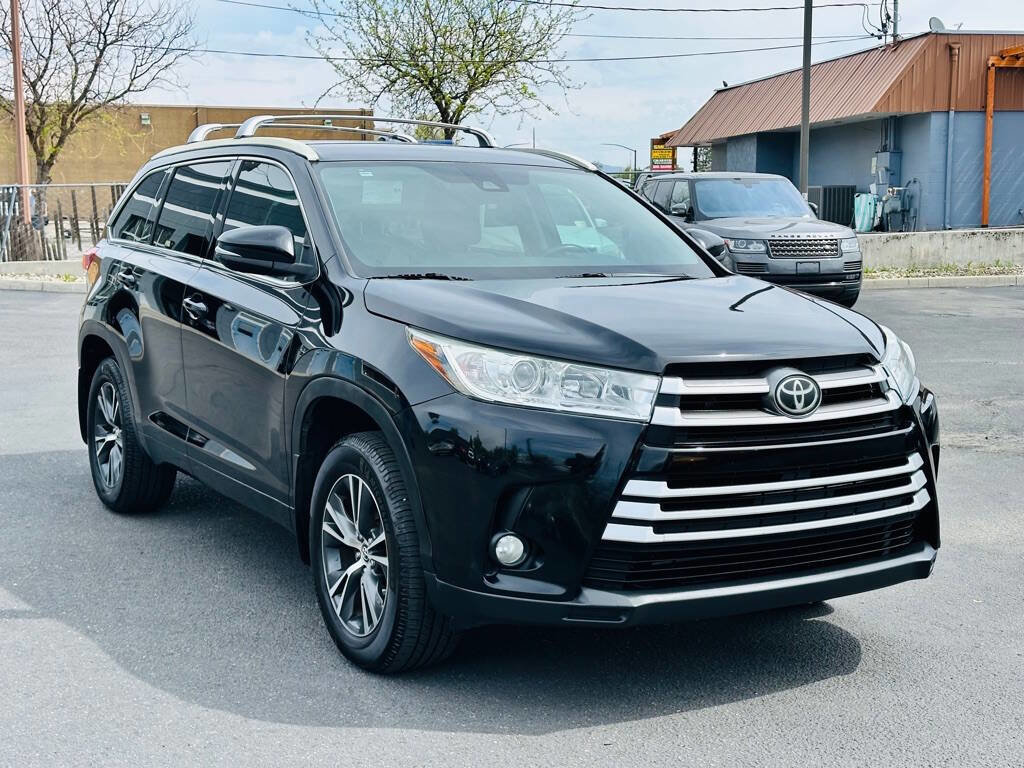 Used 2017 Toyota Highlander Plus w/ Carpet Mat Package AWD/4WD image 1