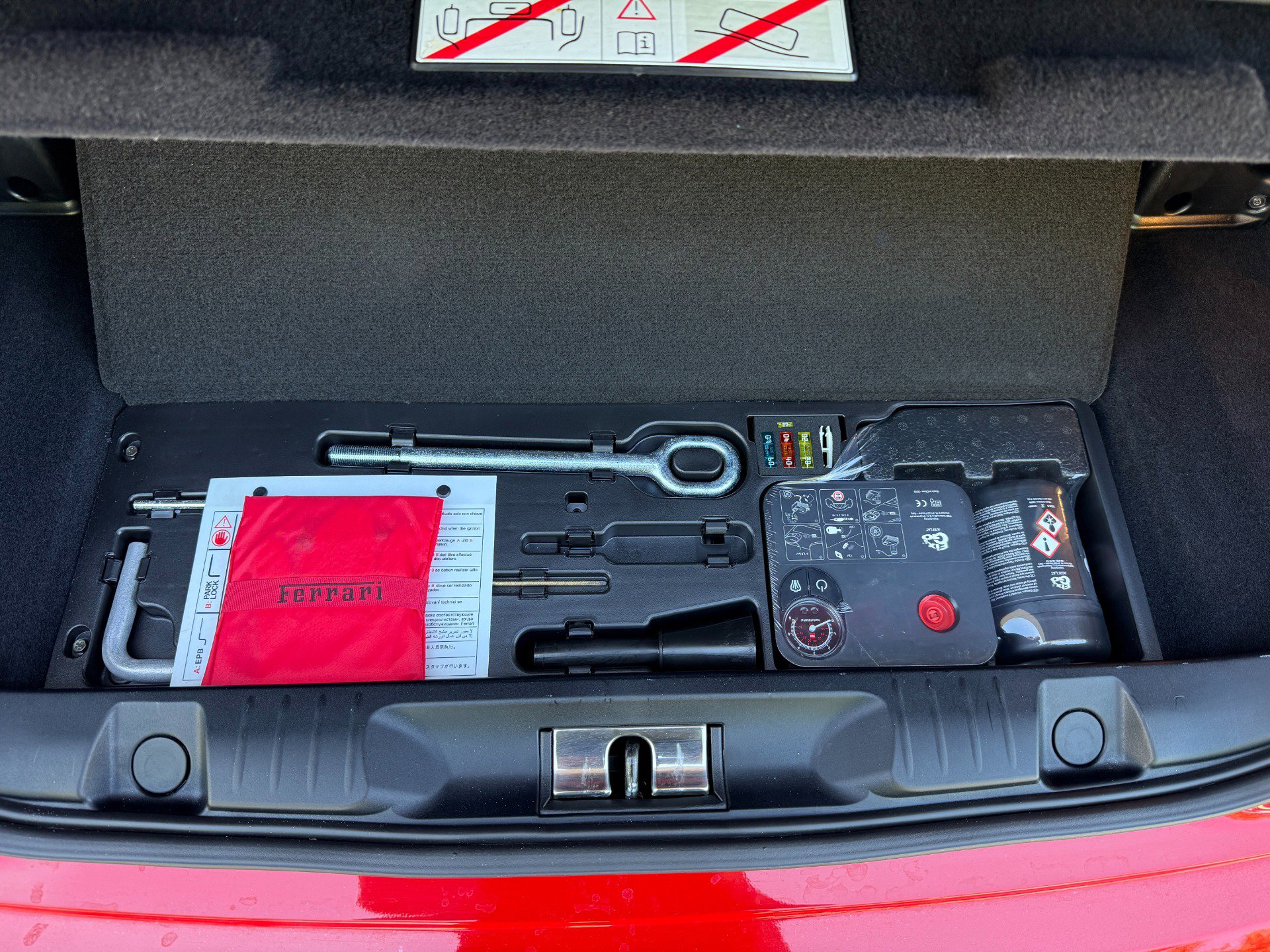 Used 2017 Ferrari California T RWD image 40