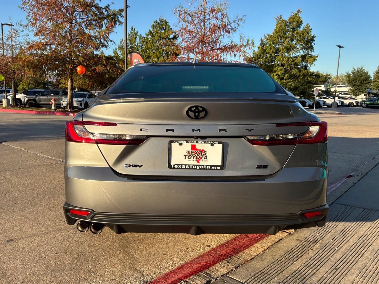 New 2026 Toyota Camry Hybrid FWD image 6