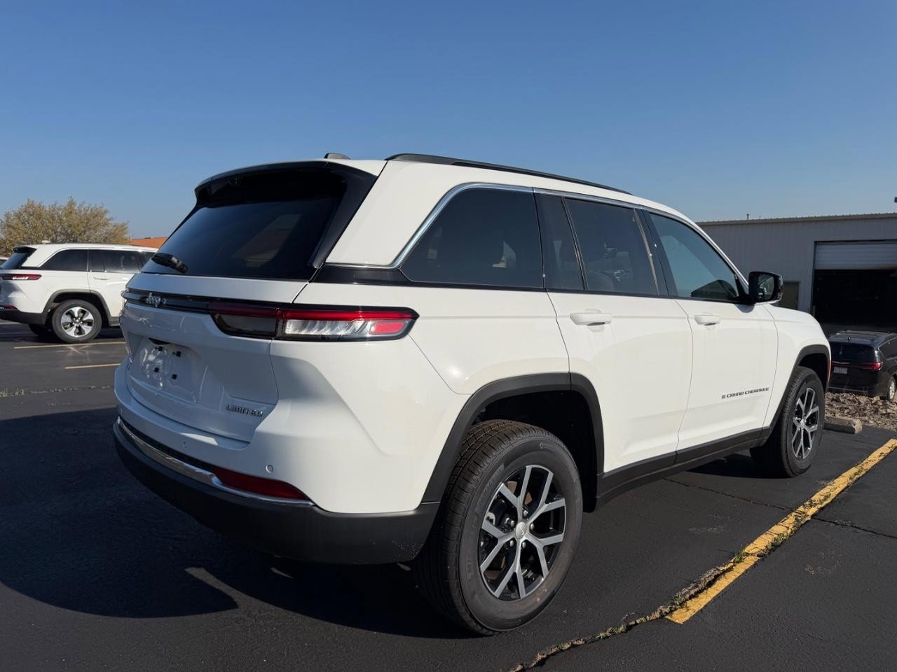 New 2025 Jeep Grand Cherokee Limited w/ Luxury Tech Group II image 3