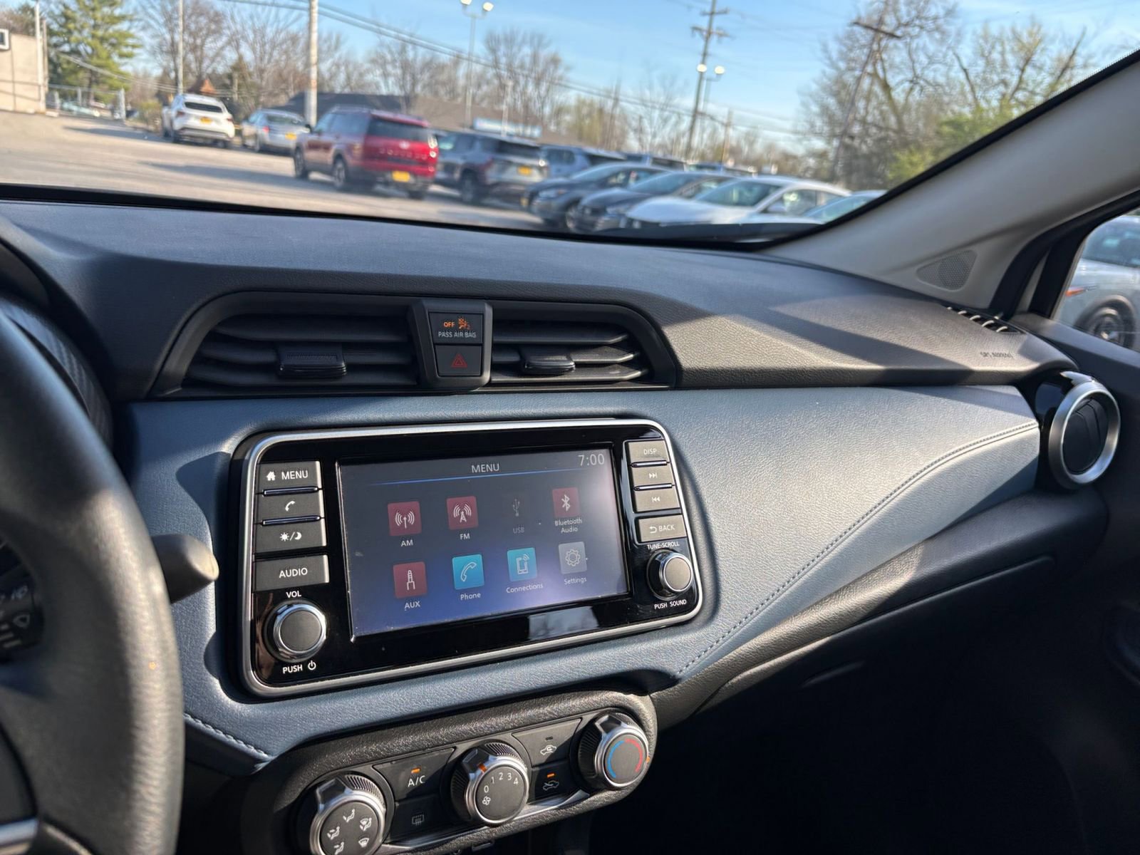 Used 2025 Nissan Versa SV image 33