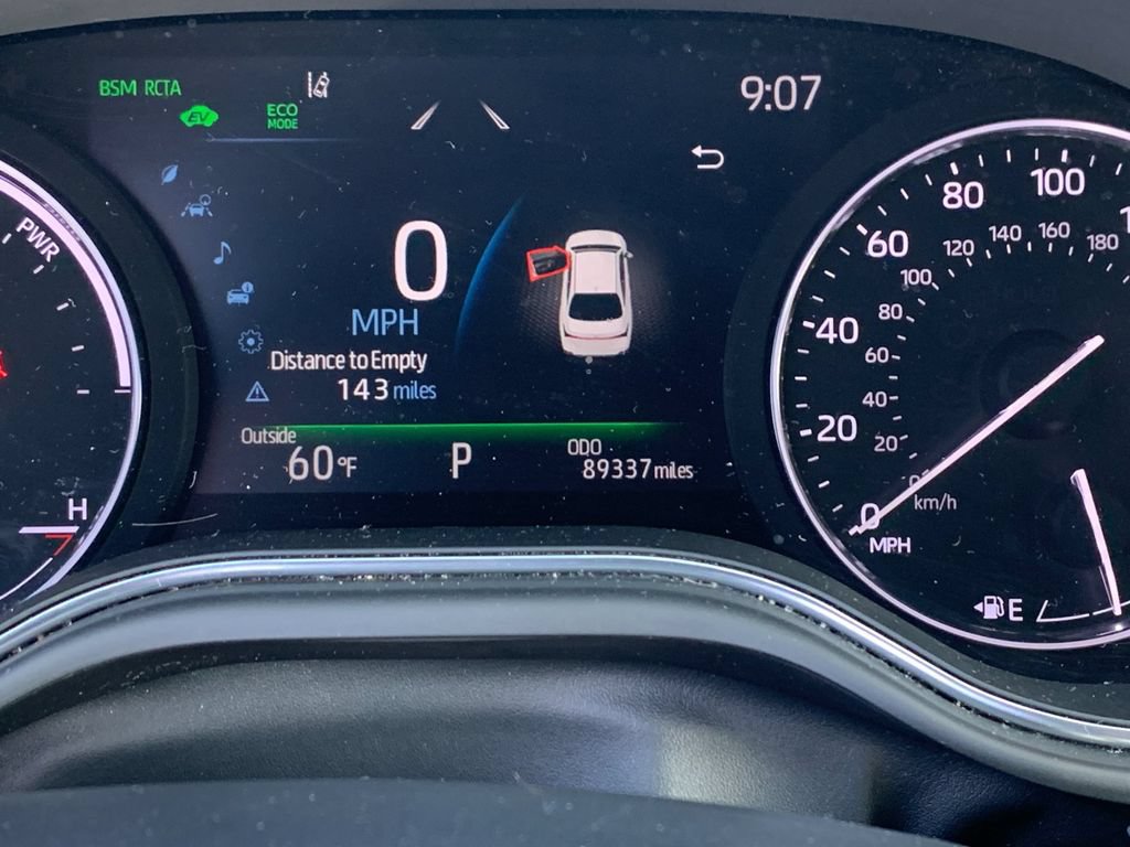 Used 2021 Toyota Avalon XLE w/ Moonroof Package FWD image 30