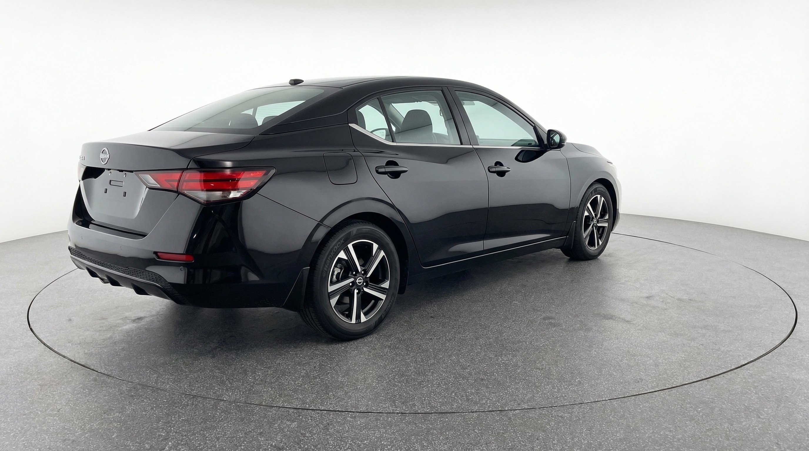 Used 2025 Nissan Sentra SV FWD image 9