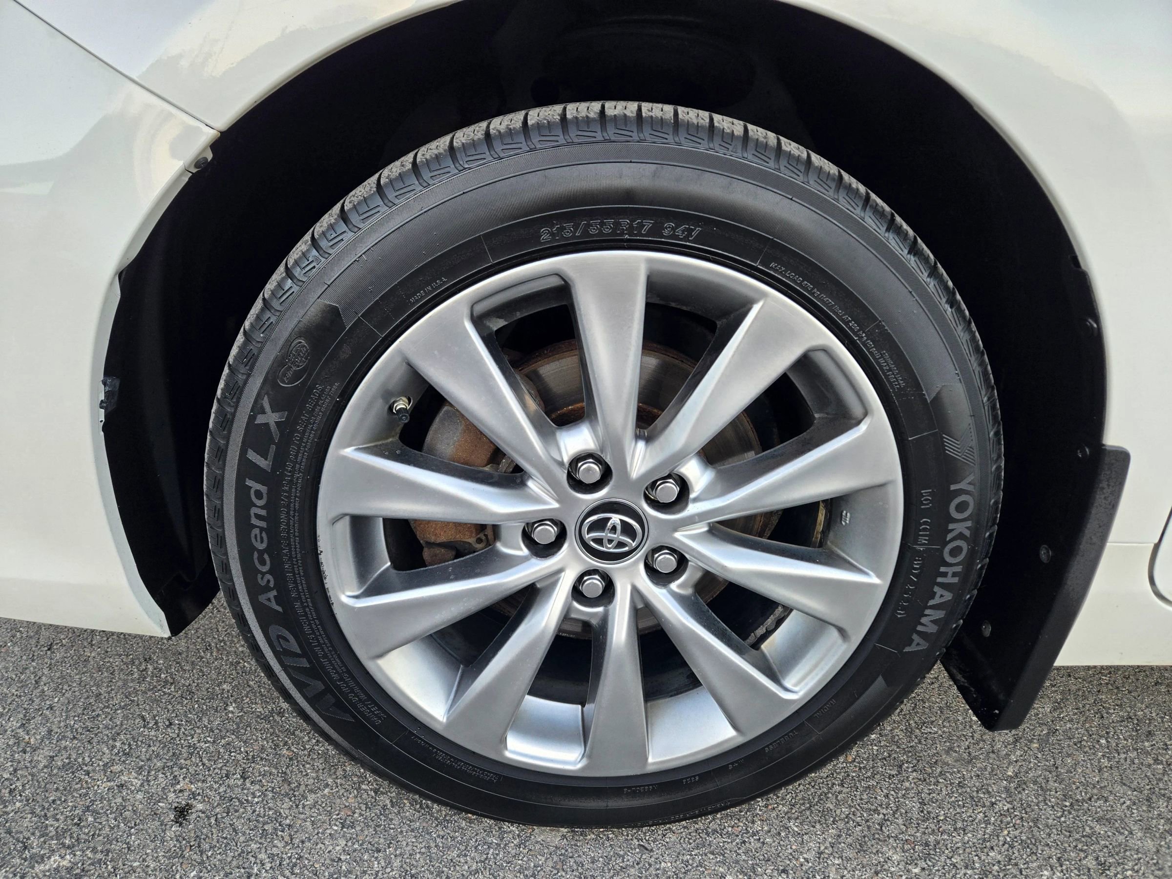 Used 2017 Toyota Camry XLE image 23