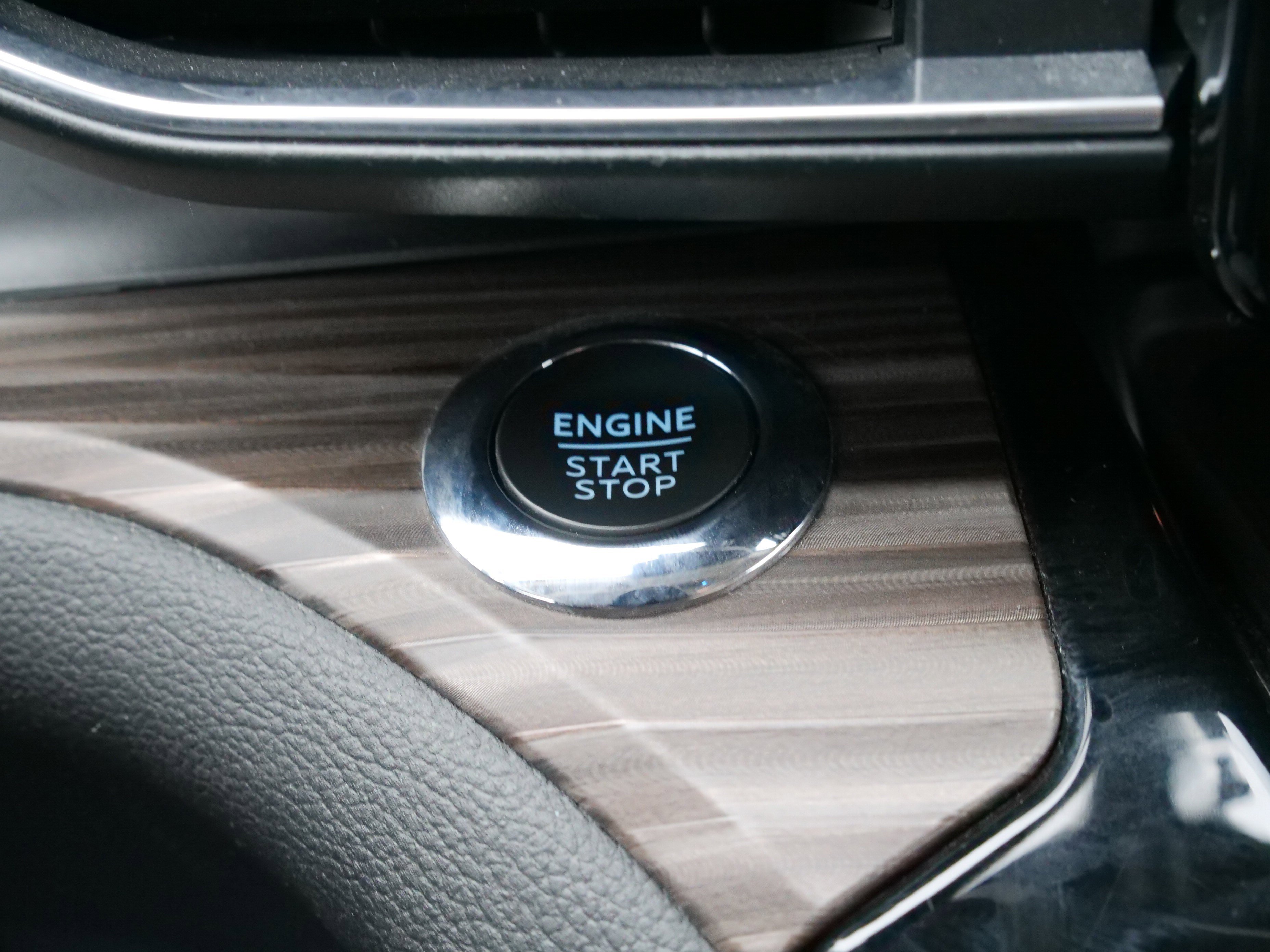 Used 2022 Ford Explorer Limited w/ Equipment Group 301A image 26