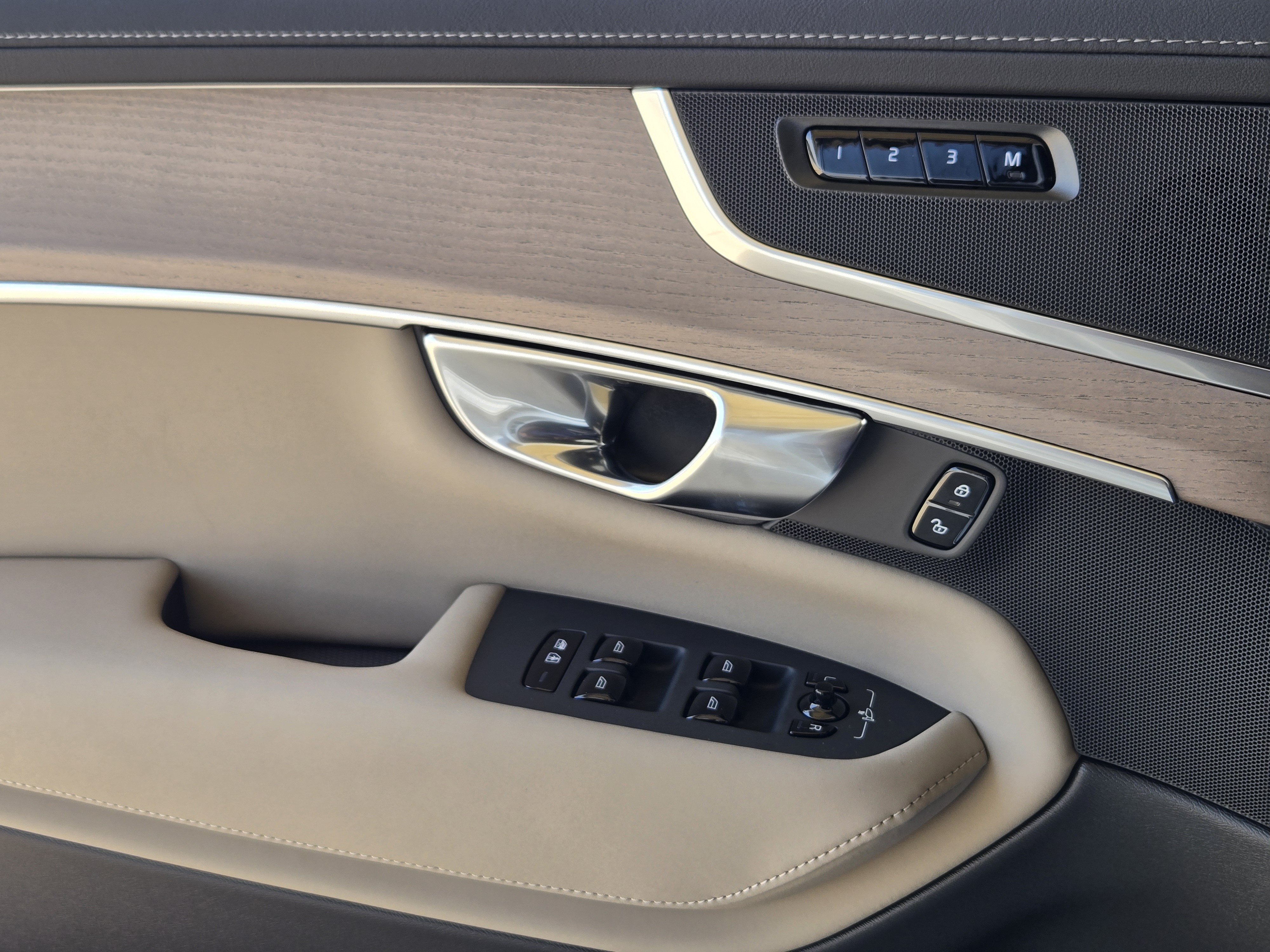 New 2026 Volvo XC90 B5 Core AWD/4WD image 18