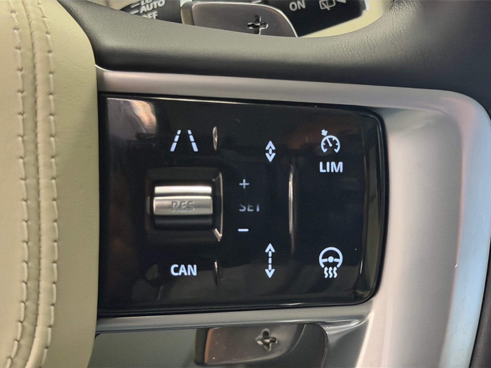 Used 2025 Land Rover Range Rover SE AWD/4WD image 29