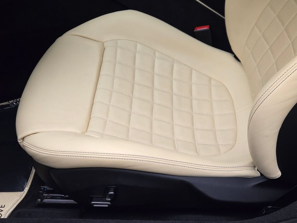 Used 2021 Ferrari Roma RWD image 34