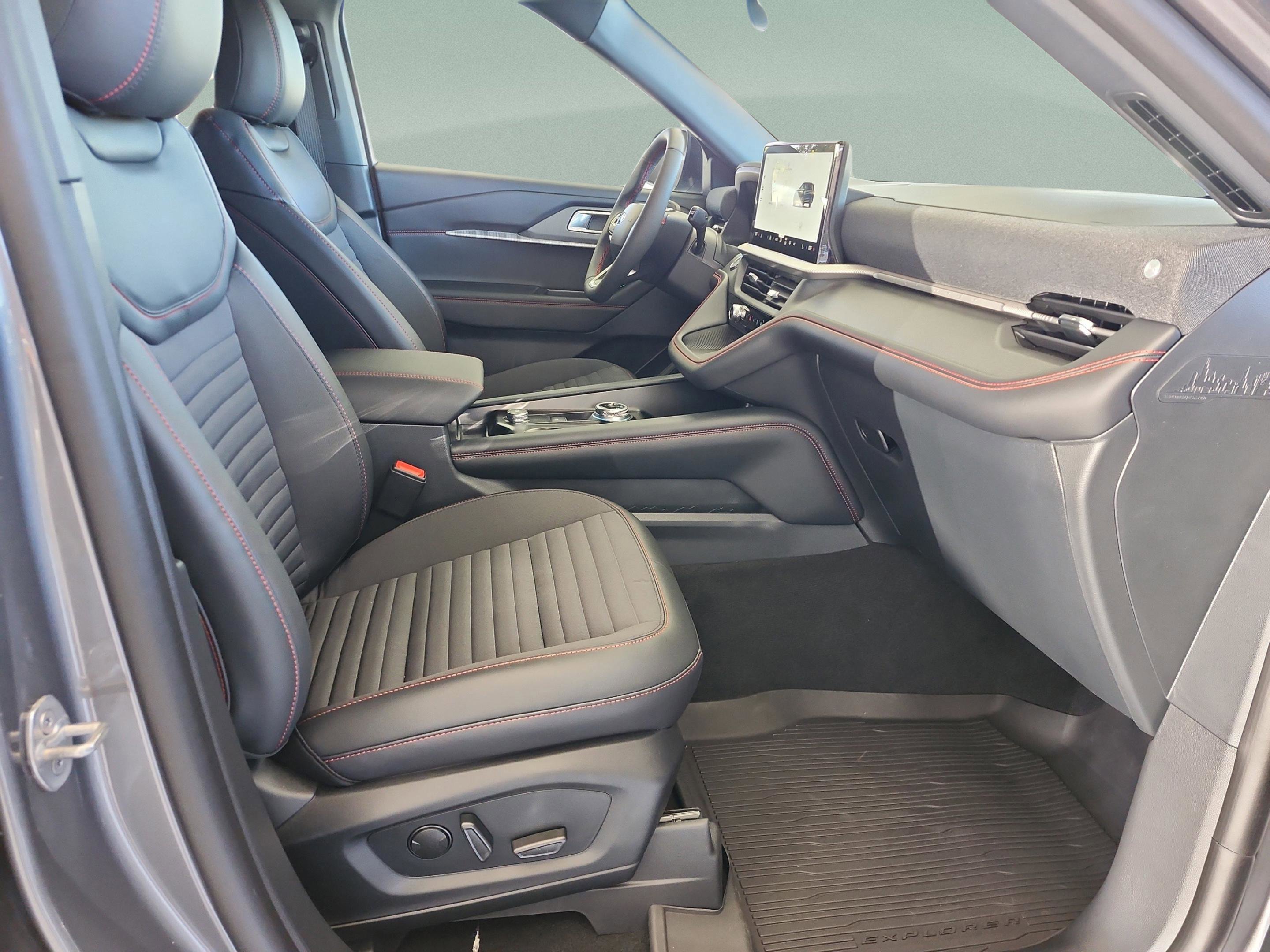 New 2026 Ford Explorer ST-Line w/ ST-Line Street Pack image 19