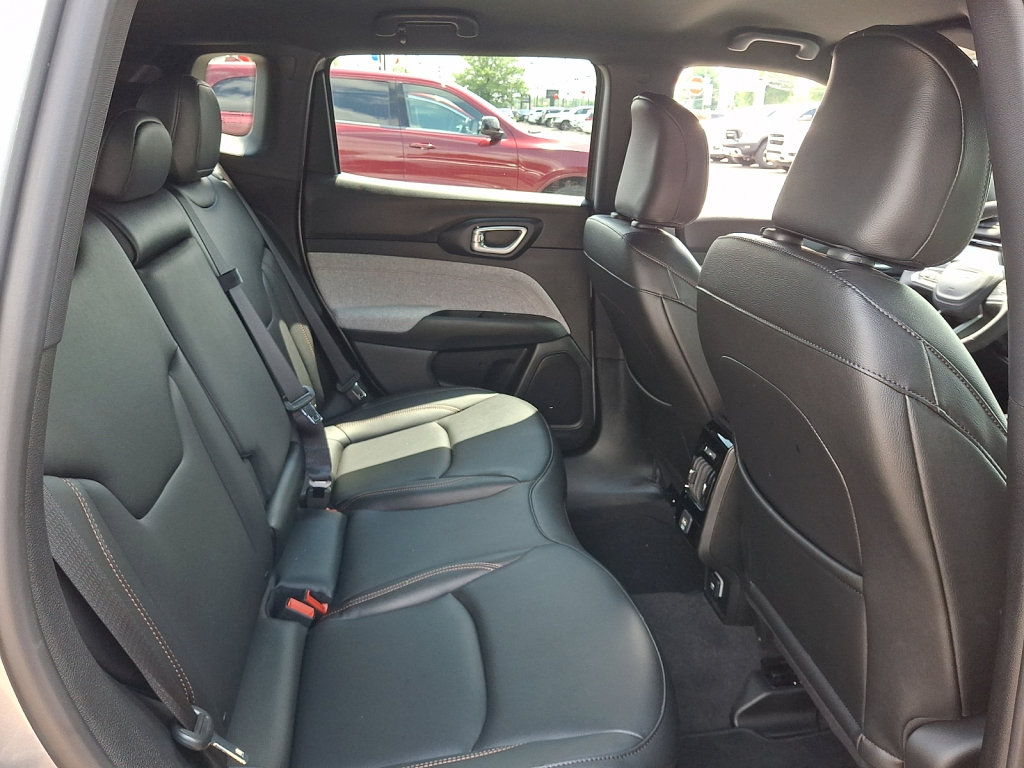 Used 2023 Jeep Compass Latitude AWD/4WD image 15