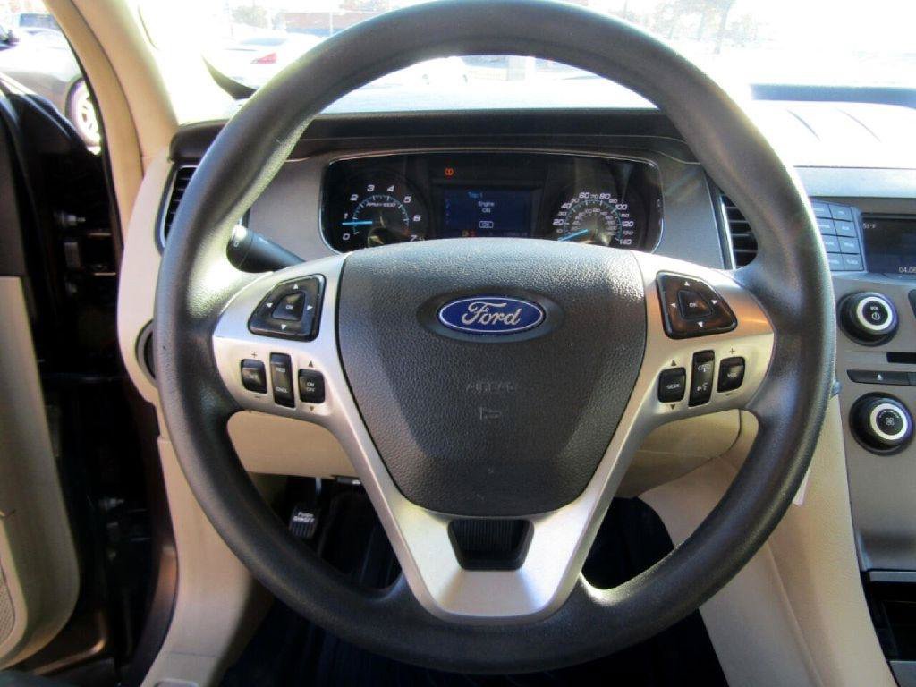Used 2016 Ford Taurus SE FWD image 13