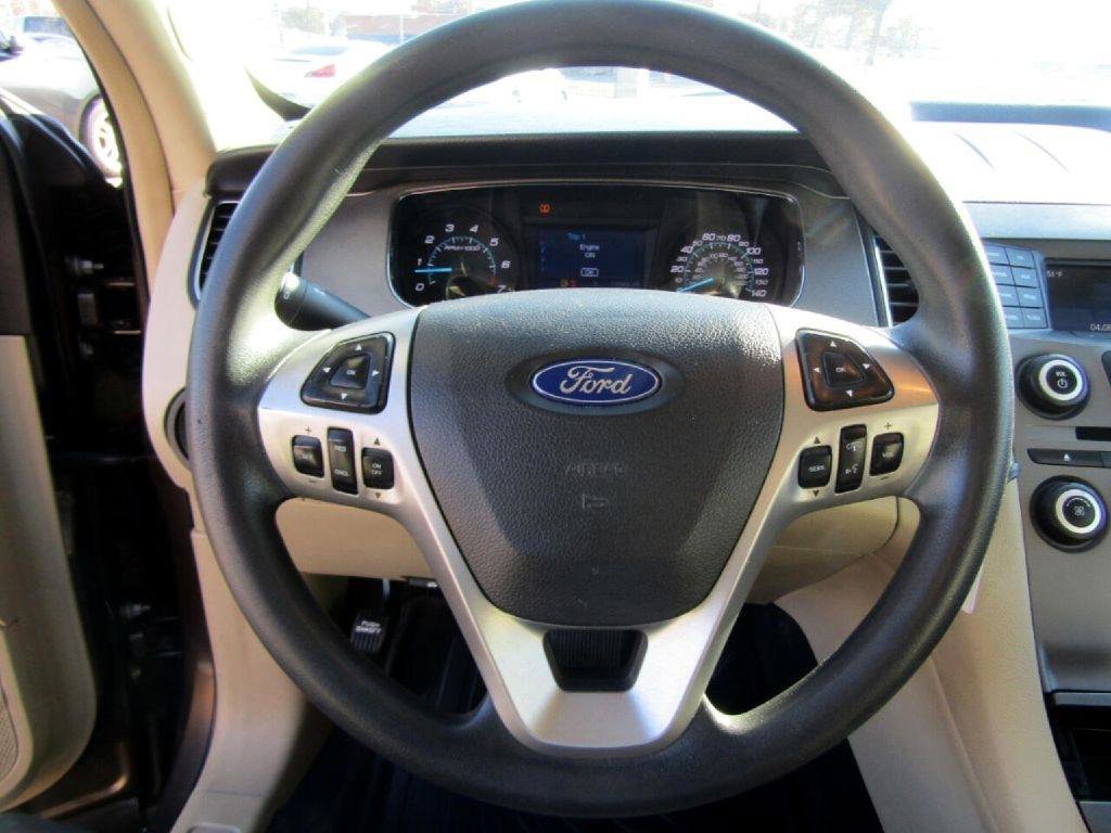 Used 2016 Ford Taurus SE FWD image 13