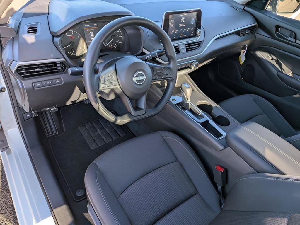 Certified 2025 Nissan Altima 2.5 S FWD image 10