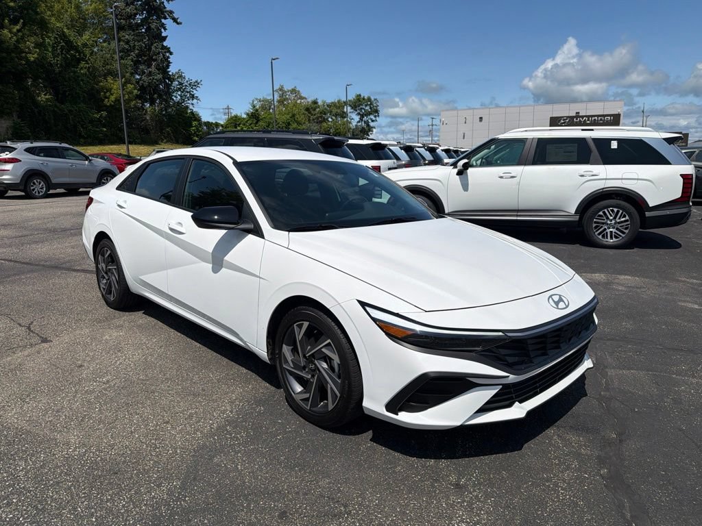 Certified 2025 Hyundai Elantra Sport FWD image 1