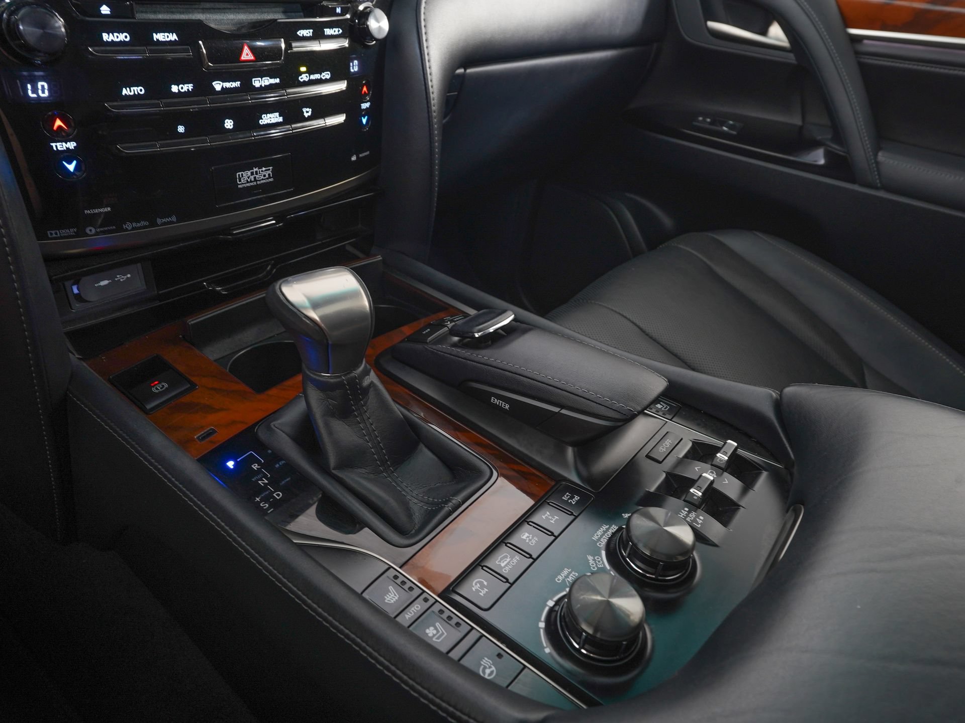 Used 2016 Lexus LX 570 4WD w/ Luxury Package image 23