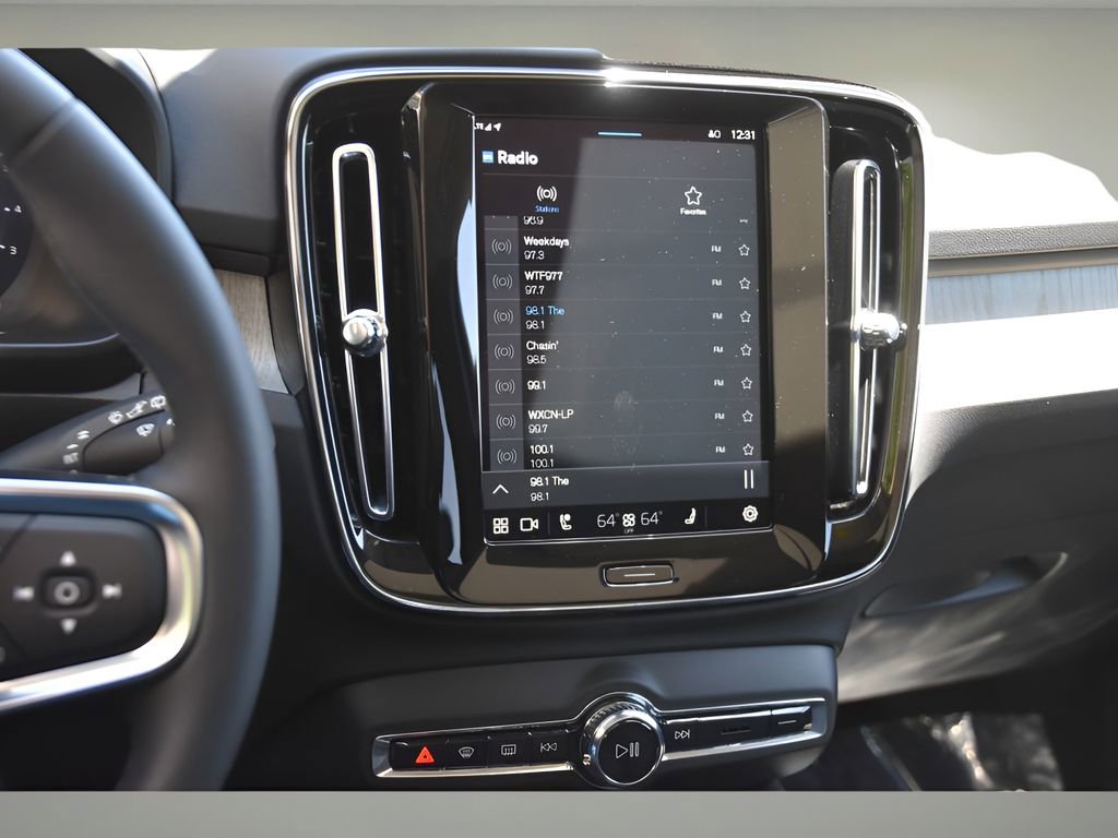 Used 2025 Volvo XC40 B5 Plus w/ Protection Package Premier image 16