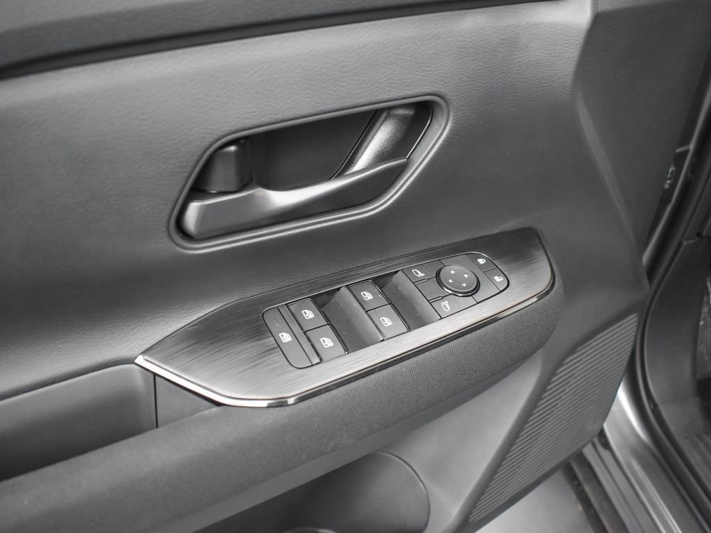 Used 2025 Nissan Kicks S image 25