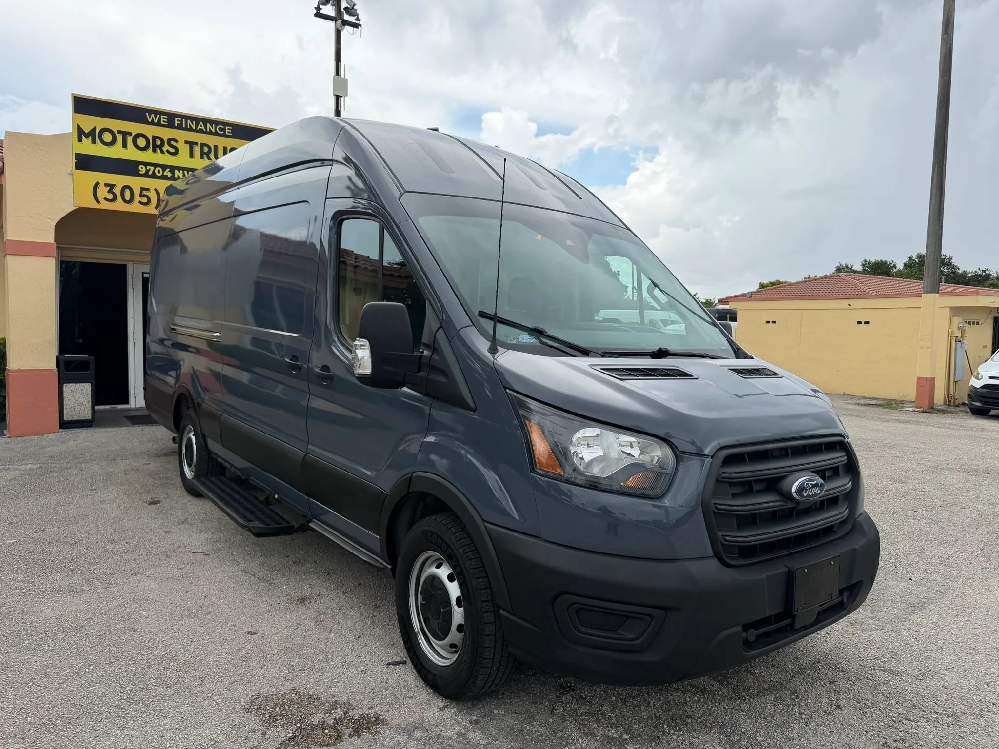 Used 2020 Ford Transit 250 148 High Roof Extended RWD image 9