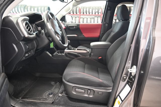 Used 2022 Toyota Tacoma SR5 AWD/4WD image 11