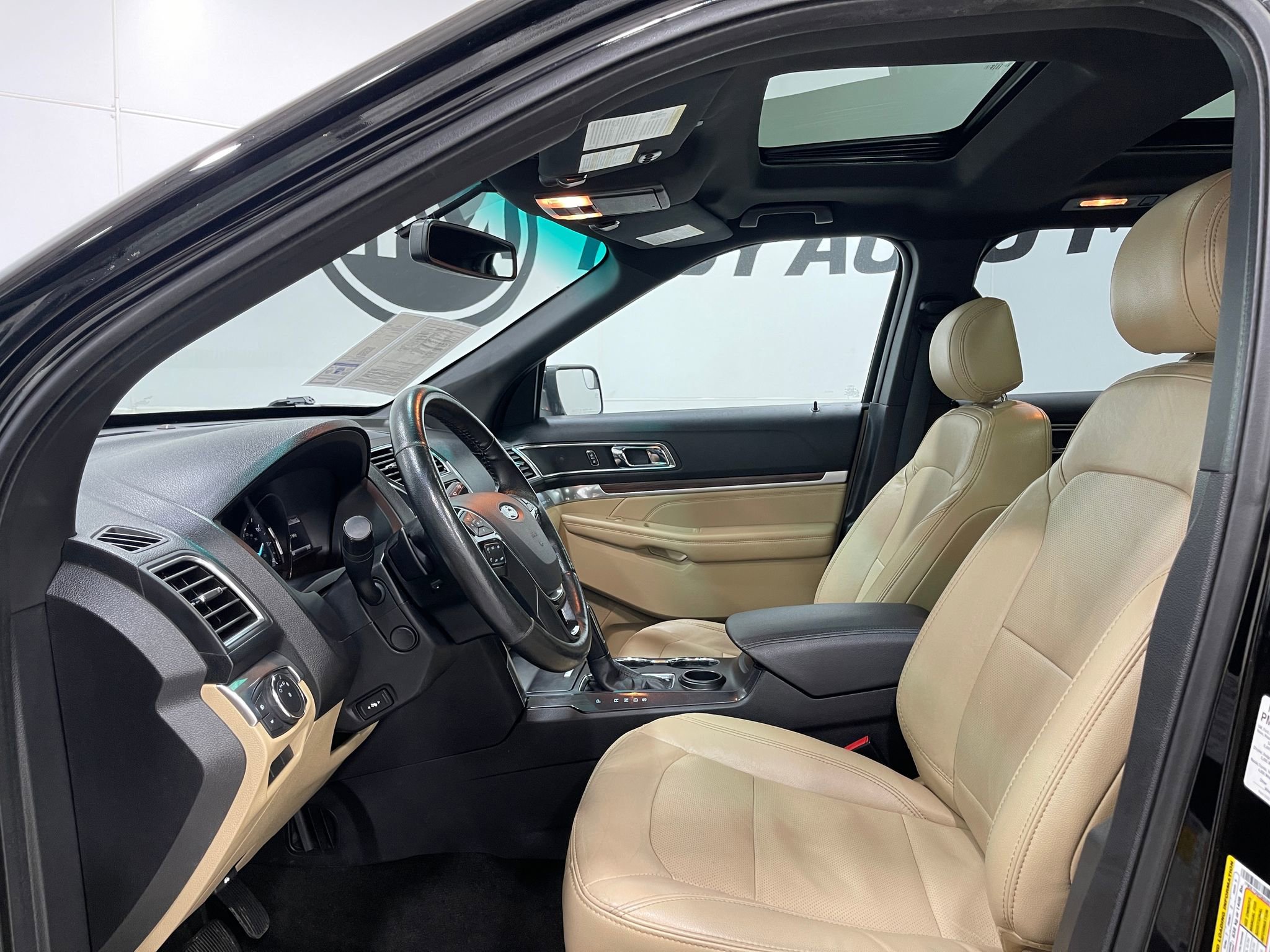 Used 2017 Ford Explorer Limited image 13