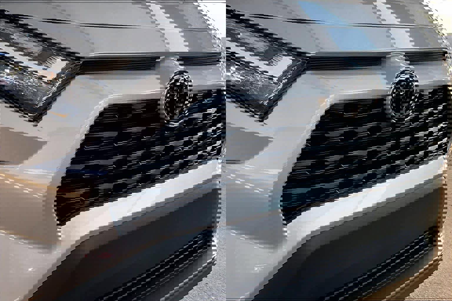 Used 2025 Toyota RAV4 XLE image 28