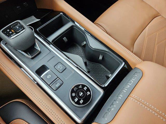 New 2025 Nissan Pathfinder Platinum w/ Black Appearance Package image 33