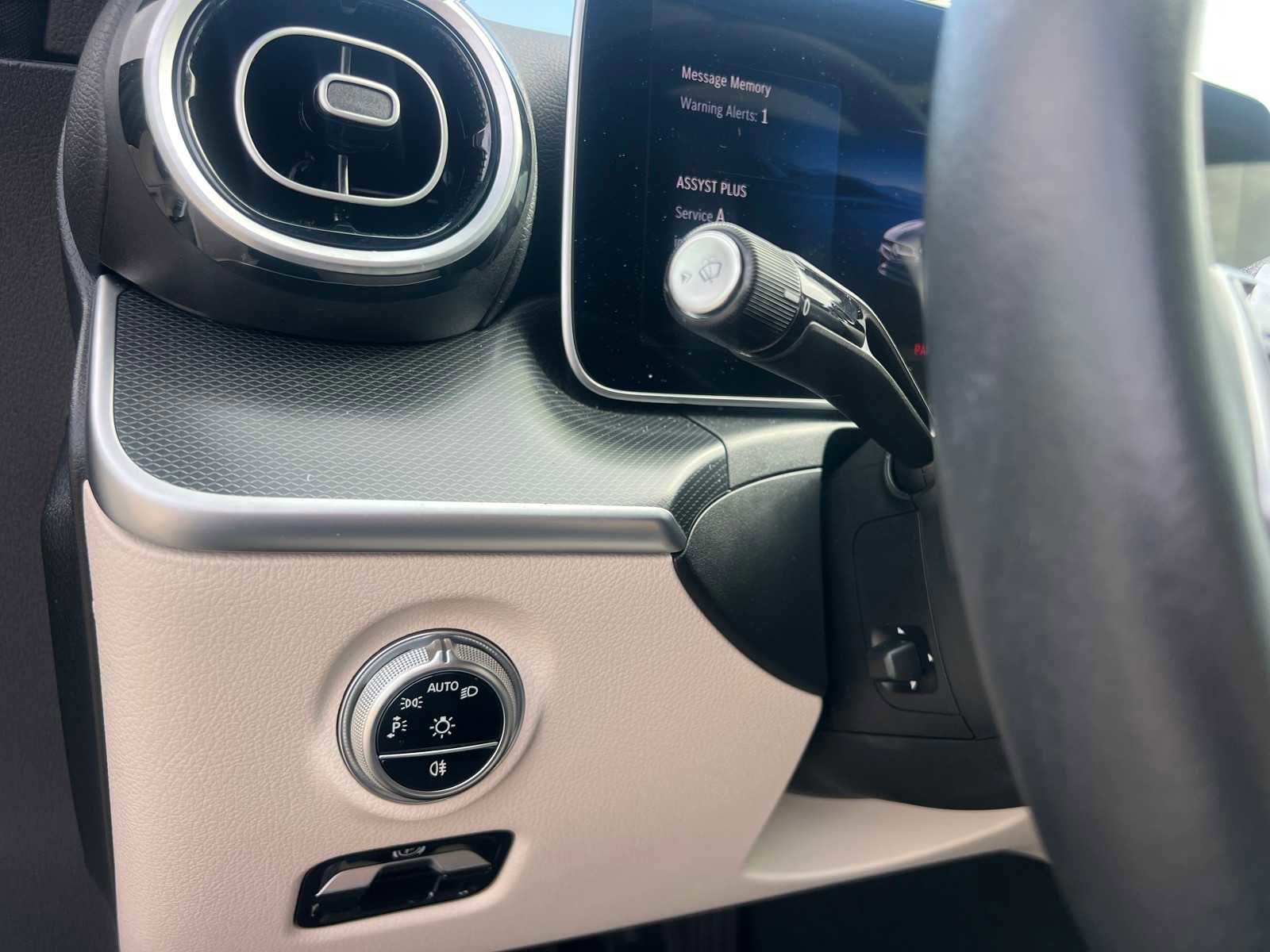 Used 2025 Mercedes-Benz C 300 Sedan image 18