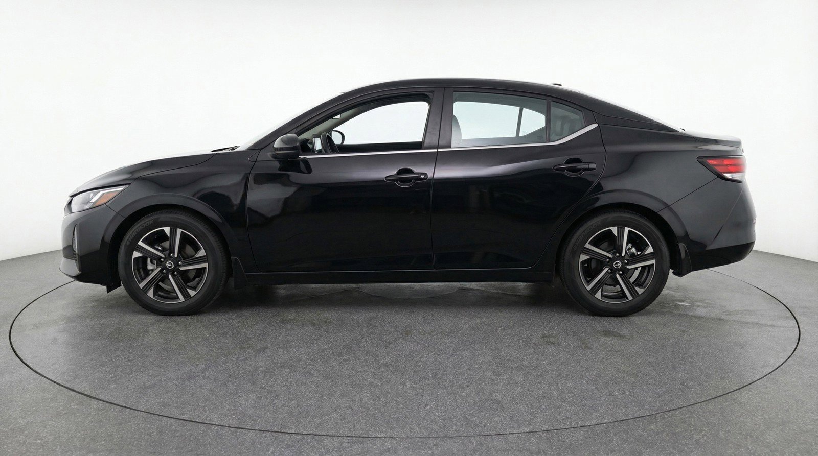 Used 2025 Nissan Sentra SV image 5