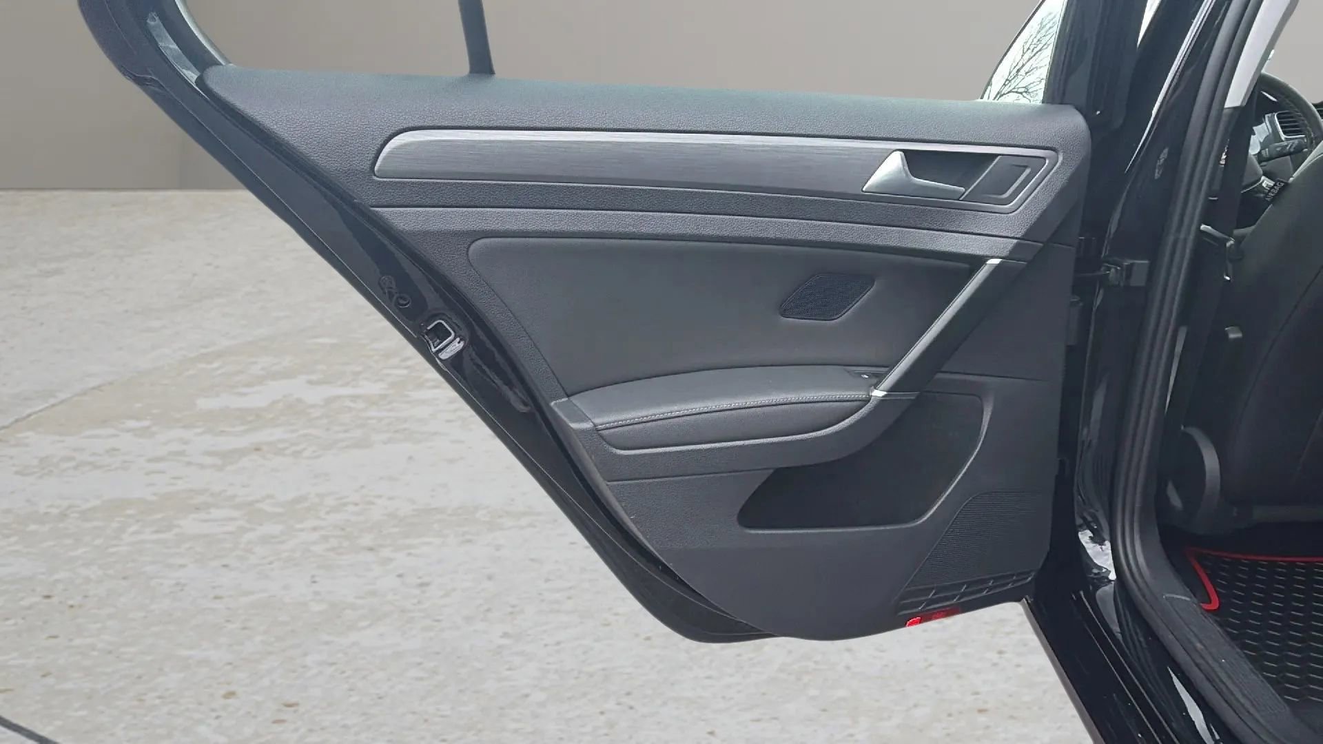 Used 2021 Volkswagen Golf 4-Door image 39