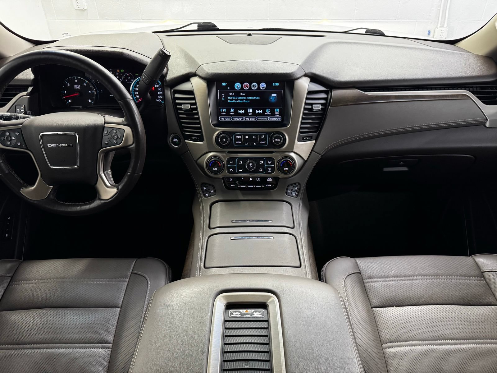 Used 2018 GMC Yukon Denali AWD/4WD image 18