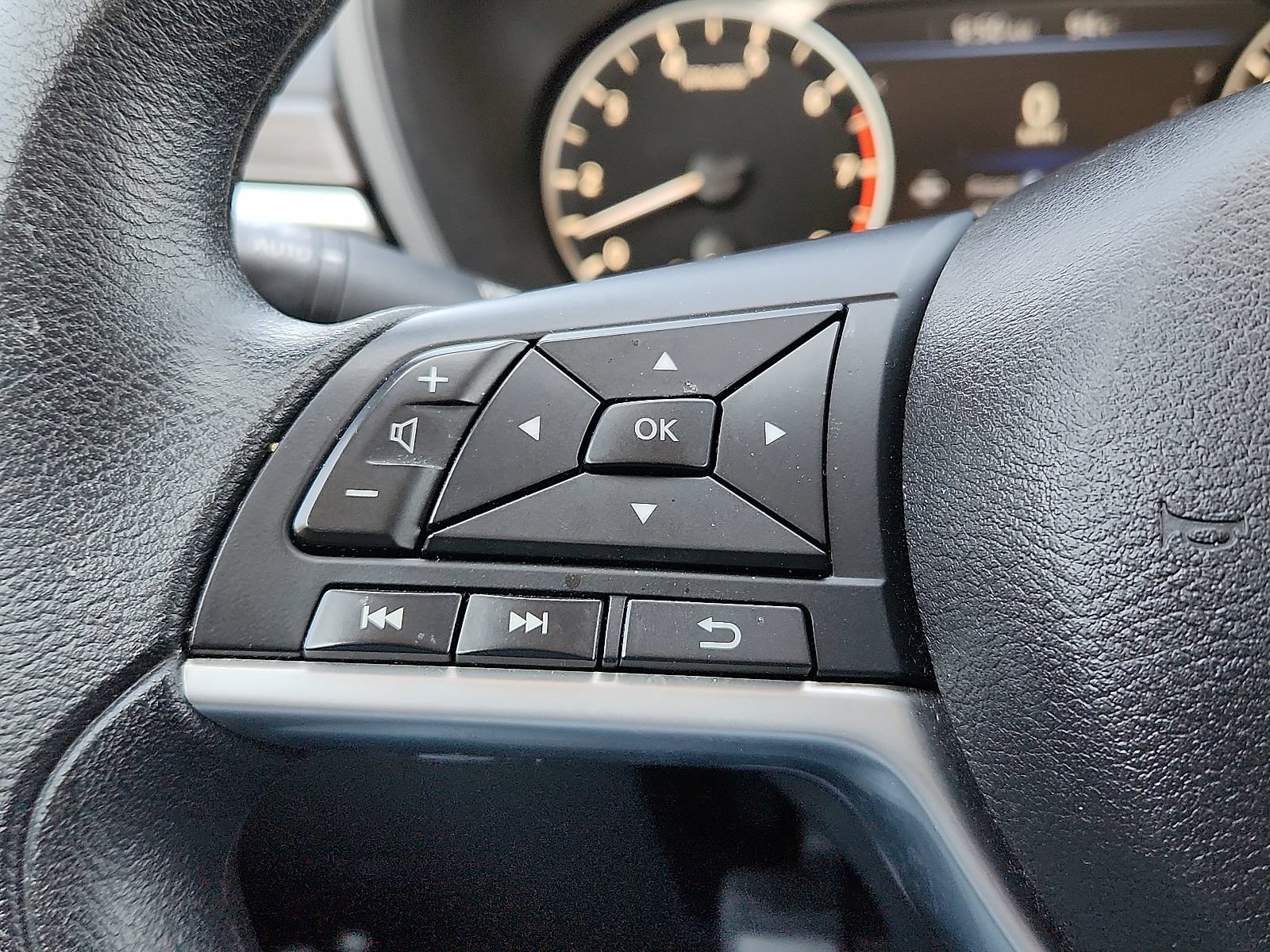 Used 2025 Nissan Altima 2.5 SV FWD image 16