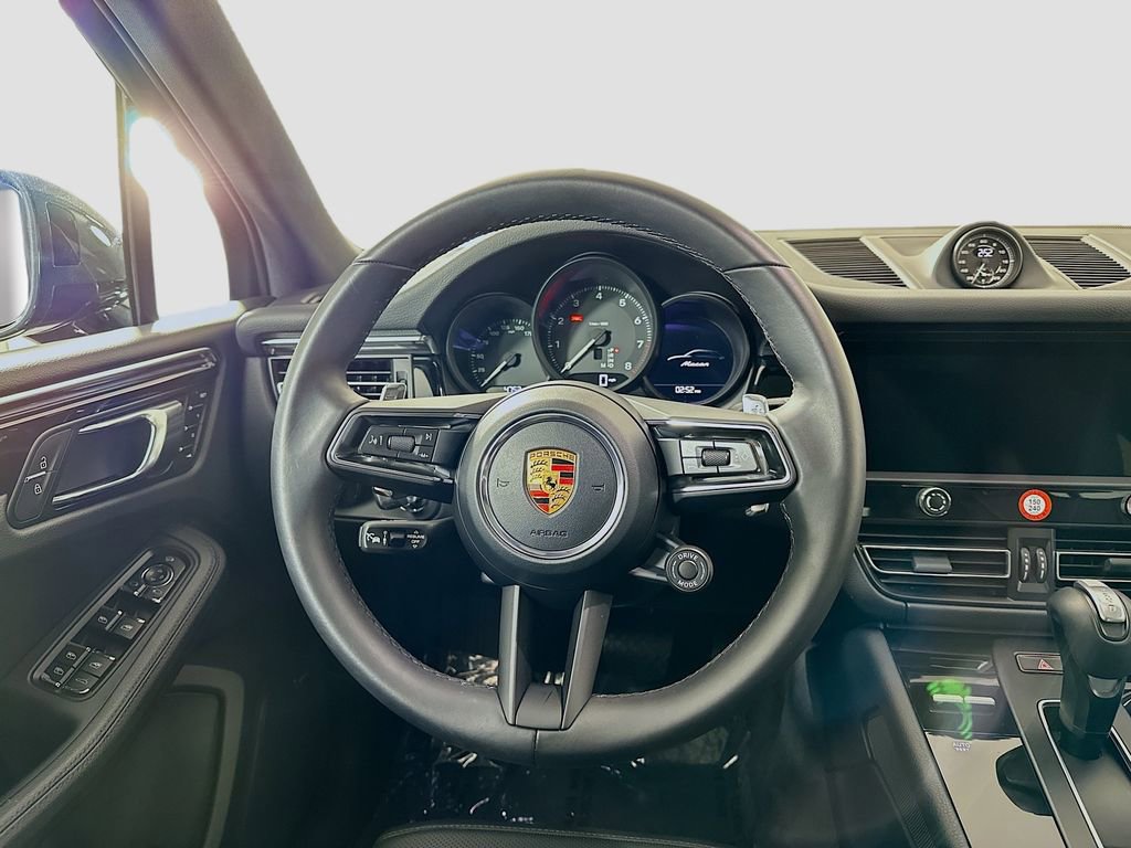Certified 2026 Porsche Macan AWD/4WD image 25