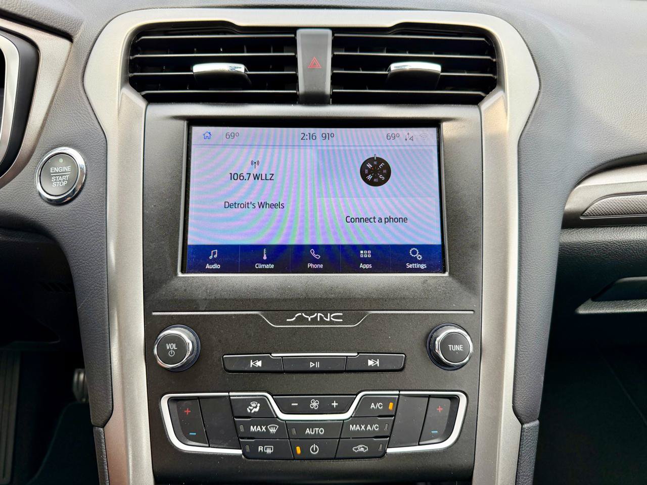 Used 2020 Ford Fusion SE FWD image 20