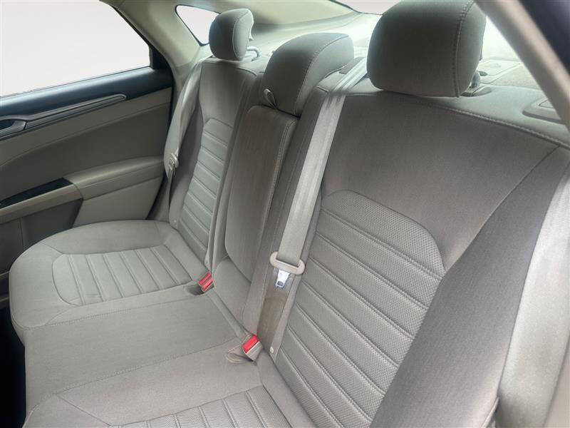 Used 2020 Ford Fusion SE image 13