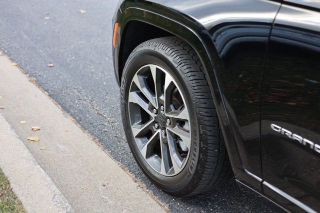 Used 2022 Jeep Grand Cherokee Overland w/ Luxury Tech Group IV image 11