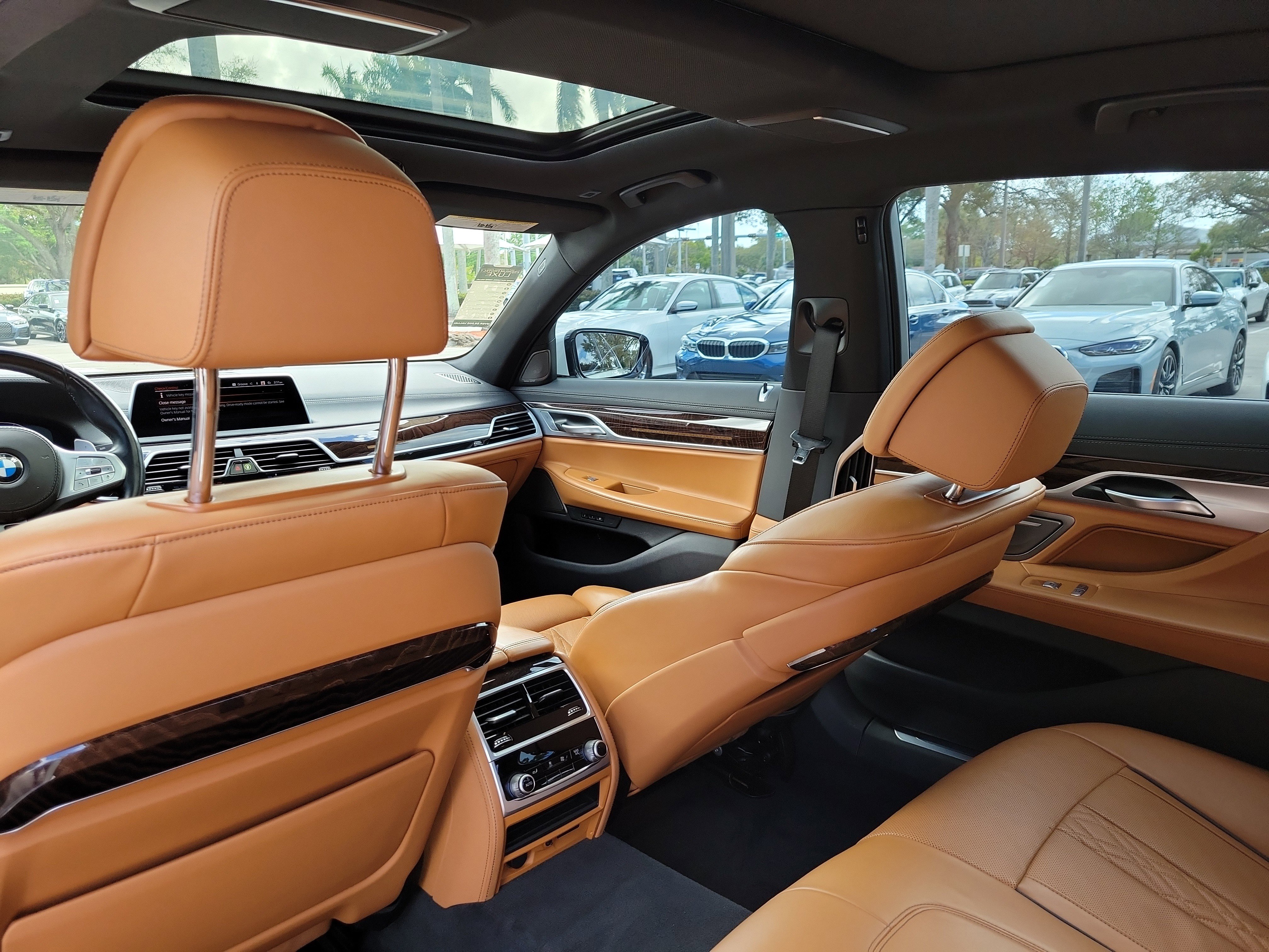 Used 2022 BMW 750i xDrive w/ M Sport Package image 11