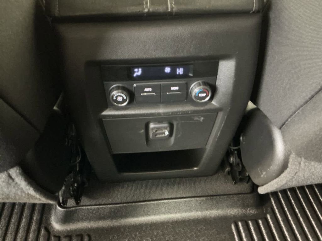 Used 2023 Chevrolet Traverse LT image 14