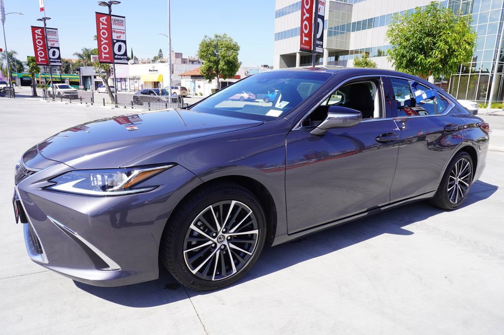 Used 2024 Lexus ES 350 w/ Premium Package FWD image 4
