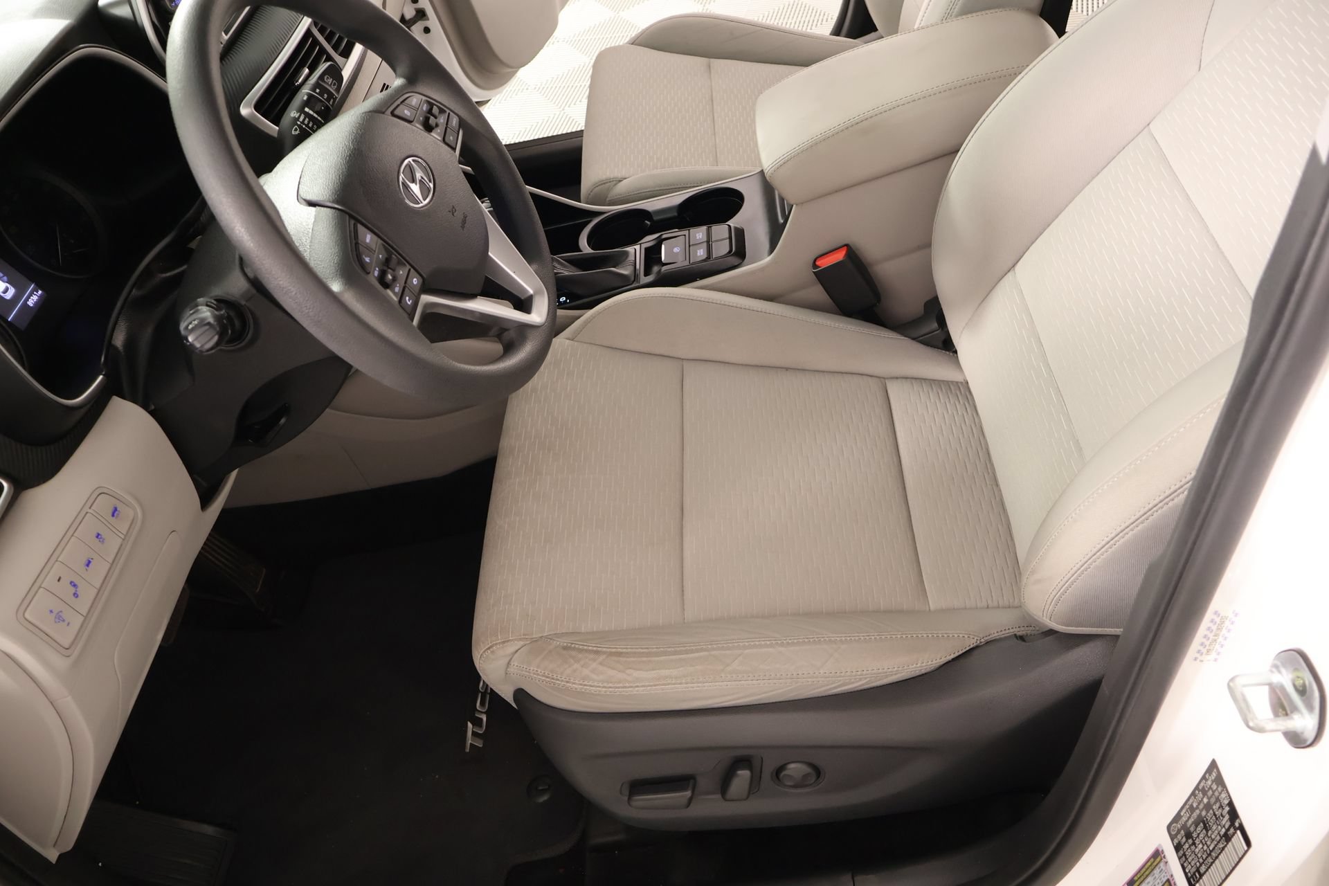 Used 2019 Hyundai Tucson Sport FWD image 11