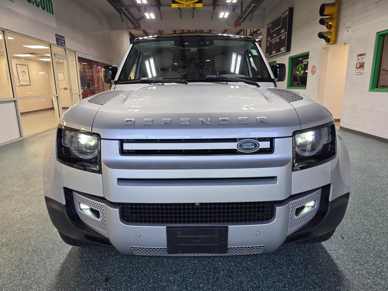 Used 2020 Land Rover Defender 110 HSE AWD/4WD image 3