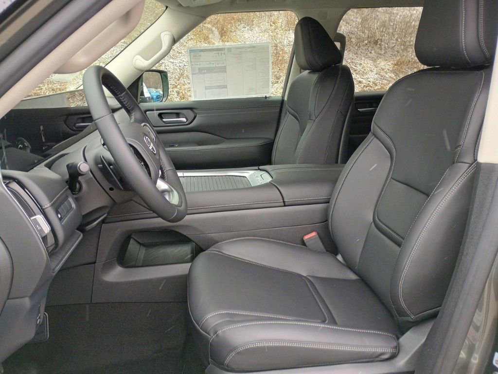 New 2025 Nissan Armada SV image 10