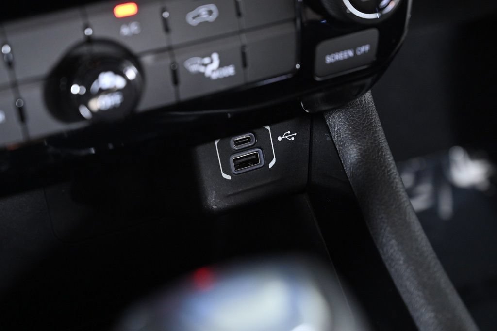 Used 2022 Jeep Compass Latitude FWD image 19