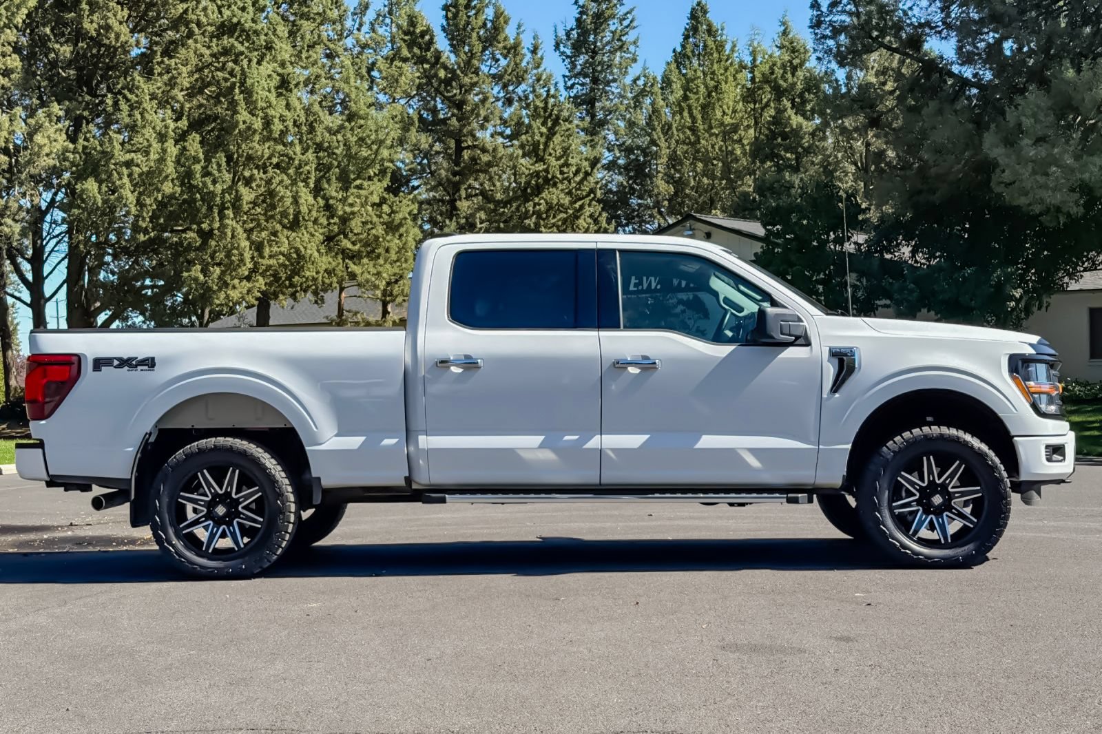 Used 2025 Ford F150 XLT AWD/4WD image 3