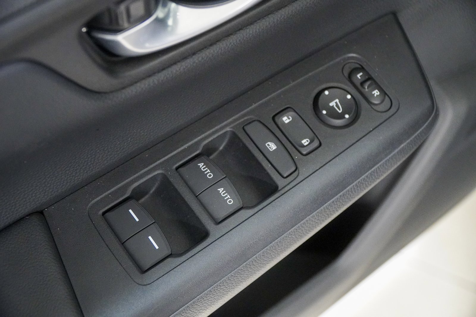 Used 2023 Honda CR-V EX image 18