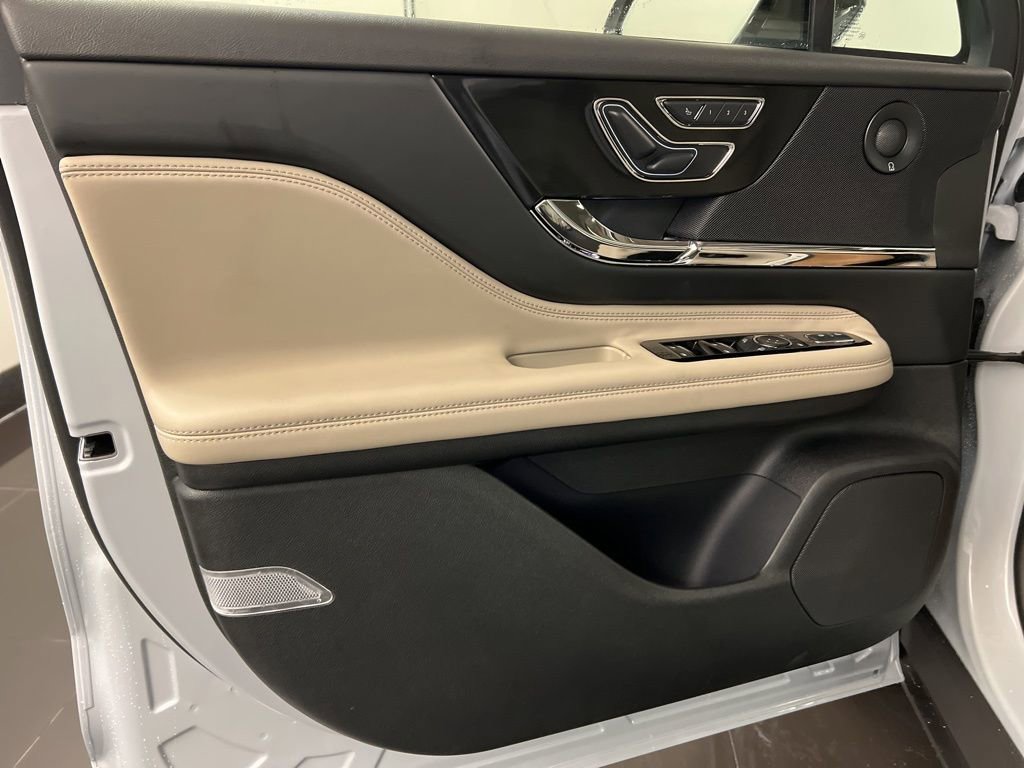 Used 2025 Lincoln Corsair Grand Touring w/ Equipment Group 302A image 29