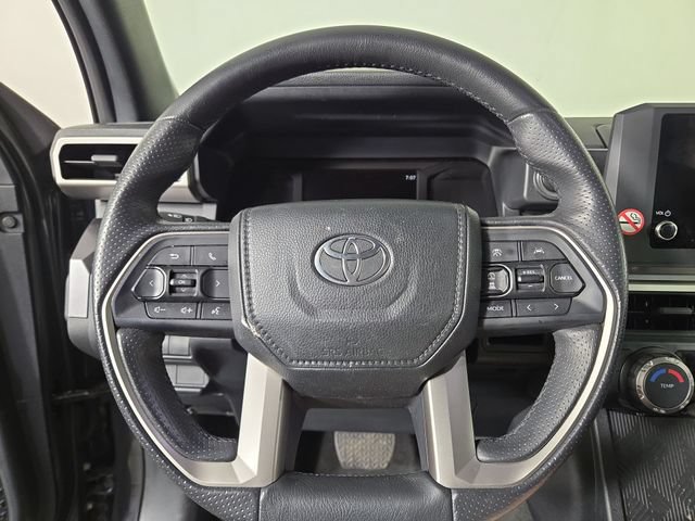 Used 2025 Toyota 4Runner SR5 AWD/4WD image 22