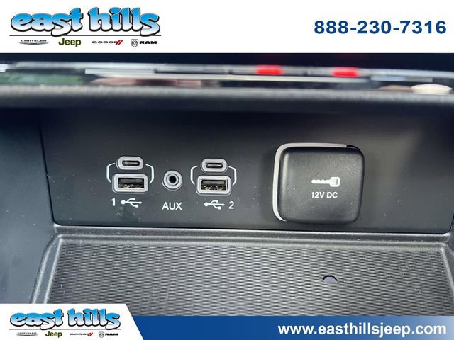 Used 2025 Jeep Grand Cherokee Altitude AWD/4WD image 31