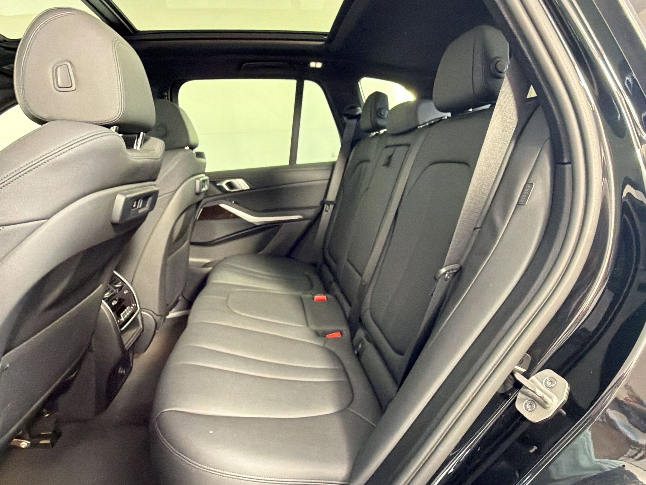 Used 2021 BMW X5 xDrive40i w/ Convenience Package AWD/4WD image 14