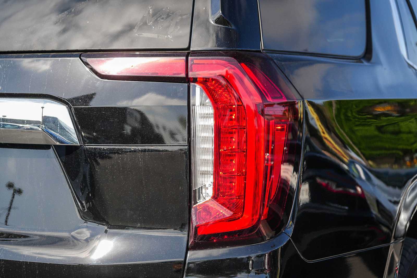 Used 2024 GMC Yukon SLT AWD/4WD image 9