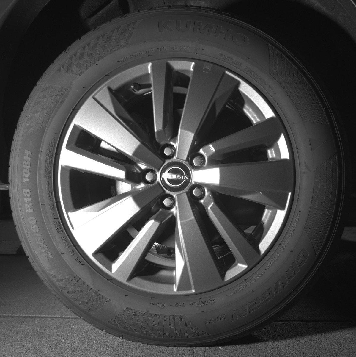 Used 2025 Nissan Pathfinder SV image 15